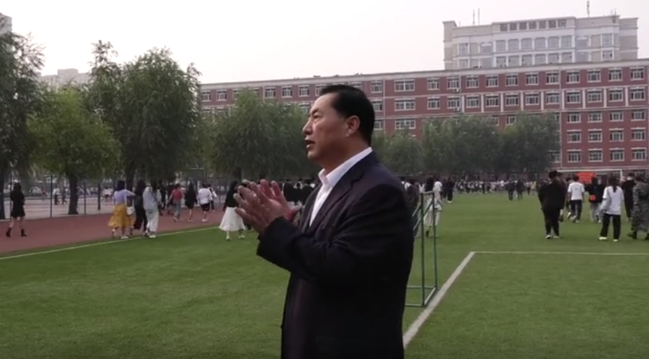  河外：办行业里的专业，学专业里的外语