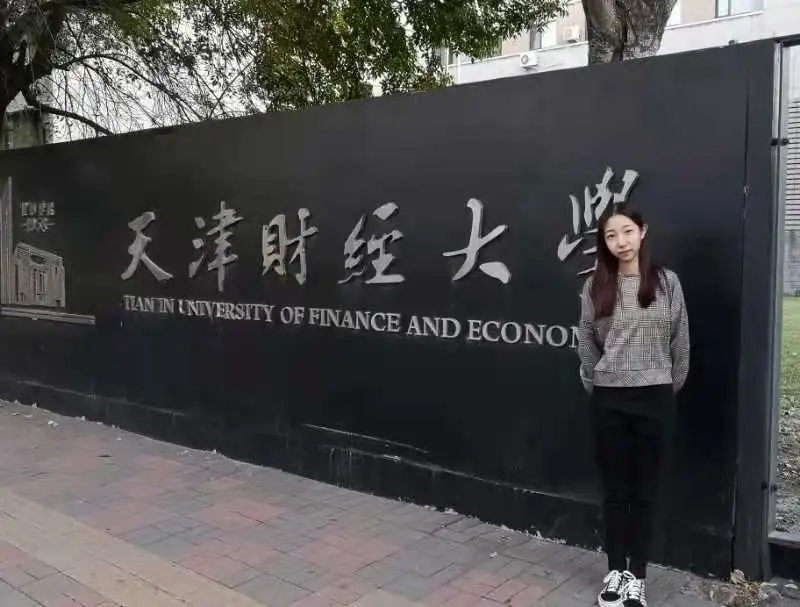 河北外国语学院国际商学院美女学霸李术美，五年时间专本硕连读！