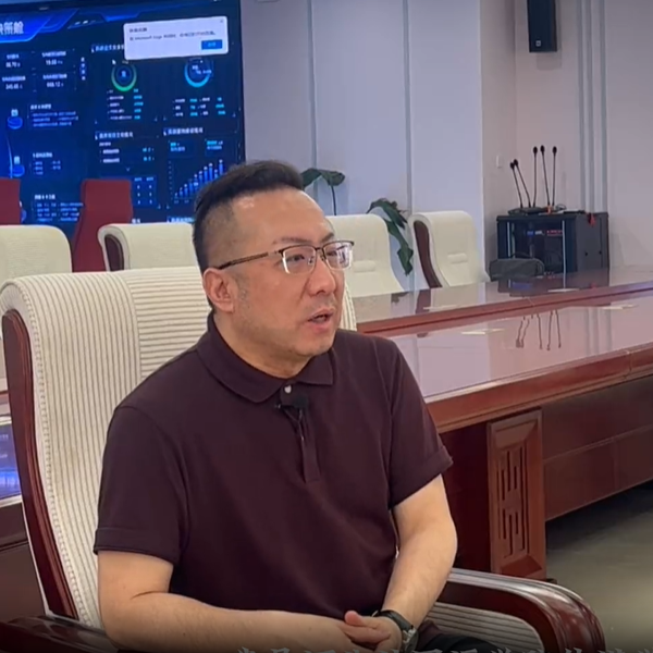 《国际新航线》—从国际舞台，到三尺讲台，他的课堂“声”动人心