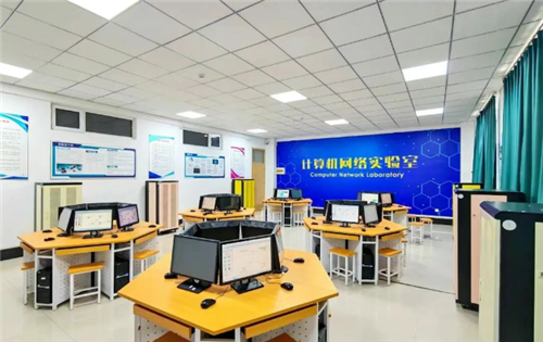 中国有线电视新闻网、中国周刊网、河北经济网等媒体报道河北外国语学院探索出一条应用型大学的创新之路