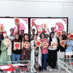 《国际新航线》阿尔及利亚研学团在河北外国语学院体验中国剪纸艺术